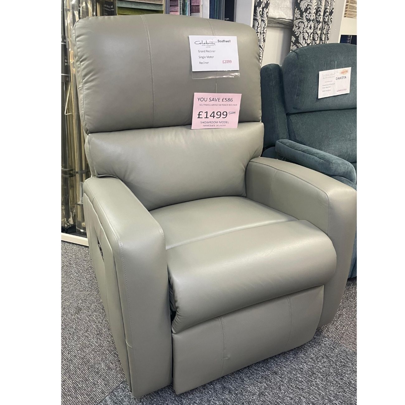 Ex-Display Southwell Grande Riser Recliner