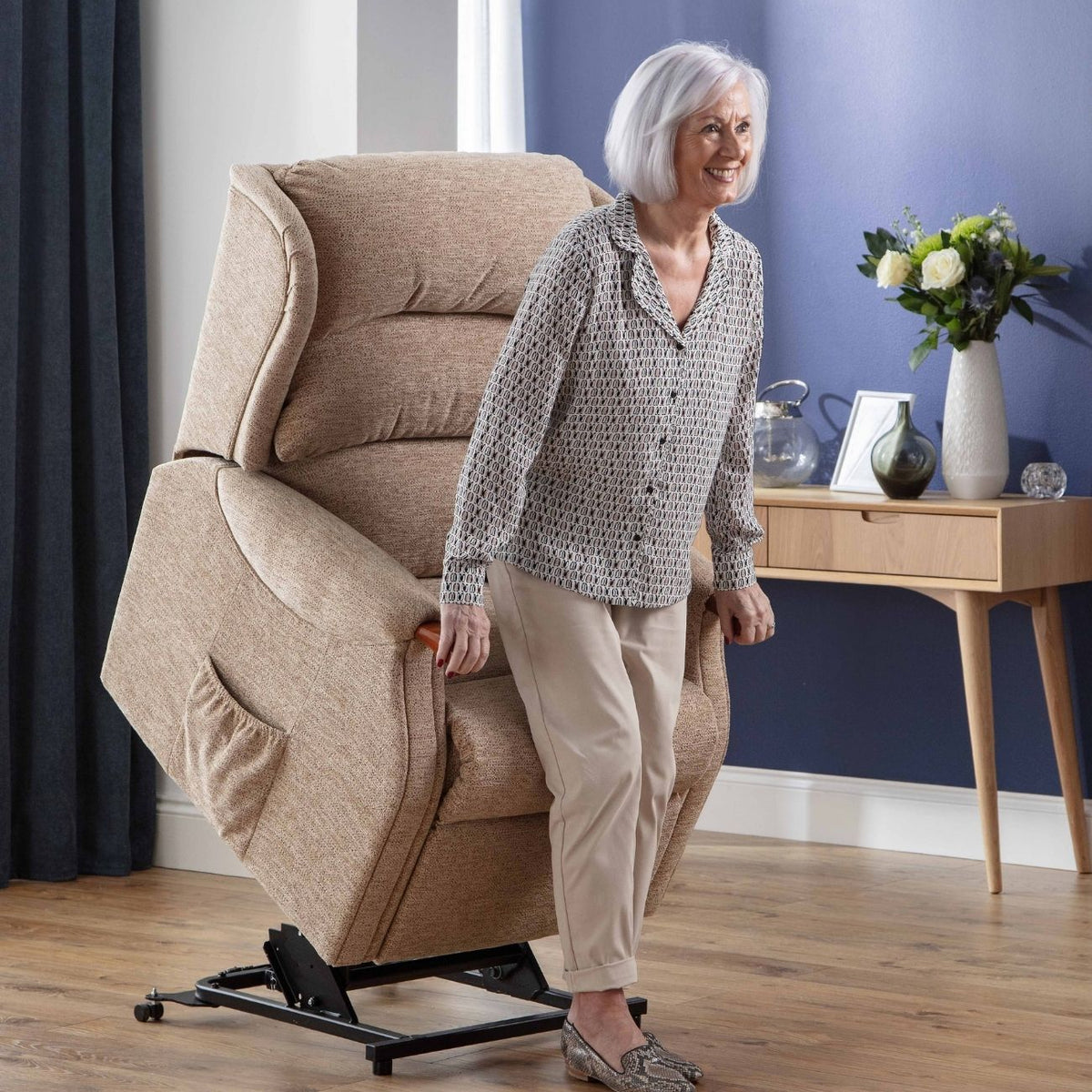 Westbury Grand Recliner Dual Motor Lift/Tilt