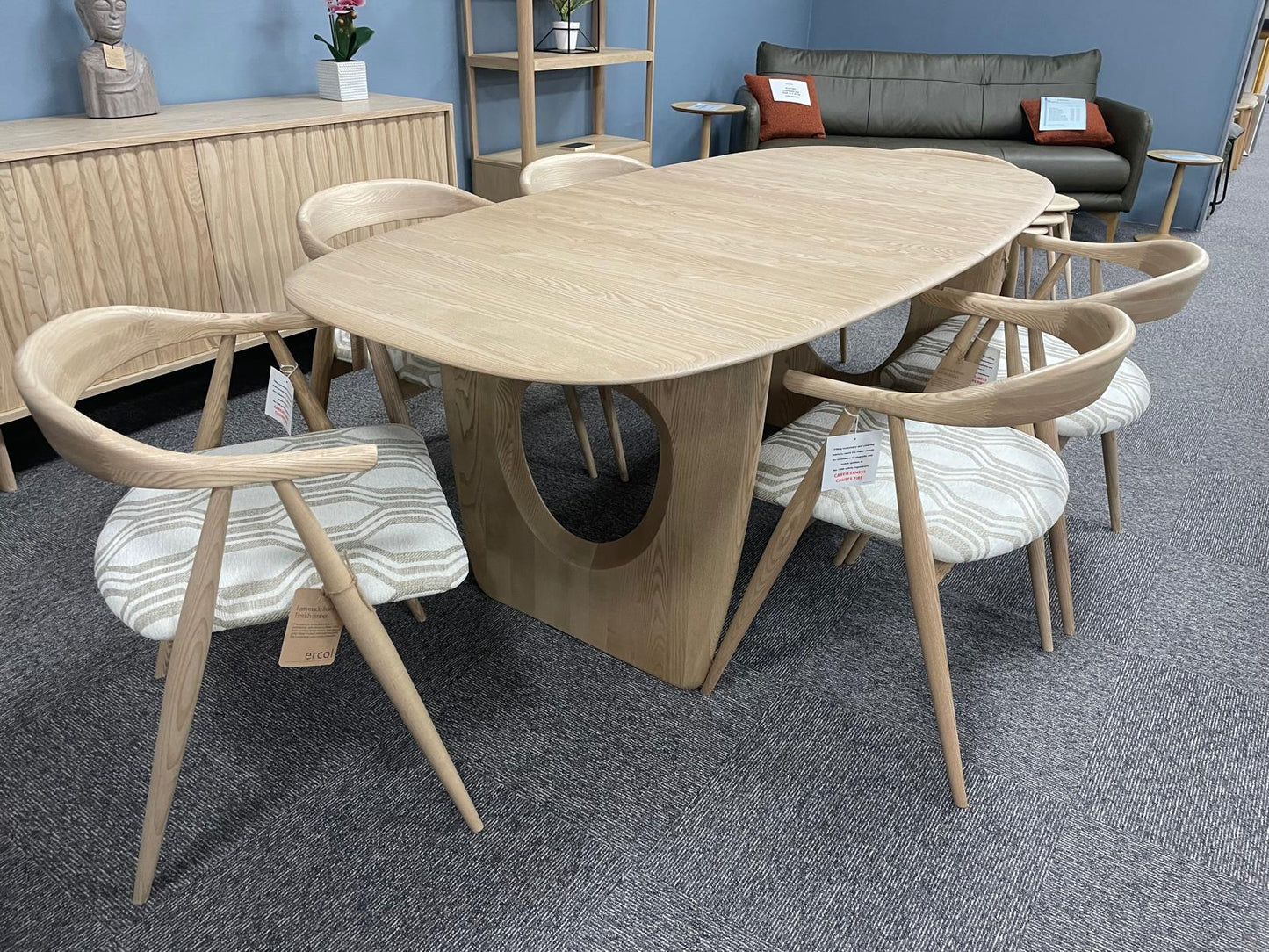 Ex-Display Ercol Highmmore 6 Seat Dining Set