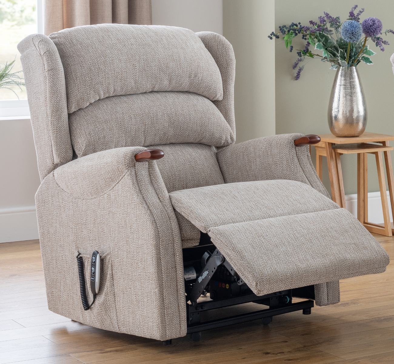 Westbury Grand Recliner Single Motor Lift/Tilt