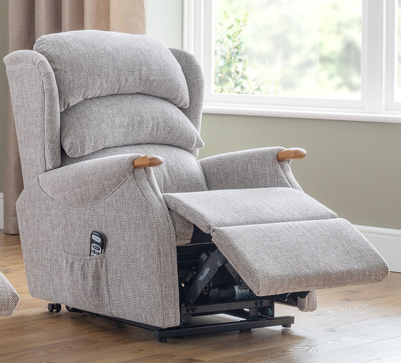 Westbury Petite Recliner Single Motor Lift/Tilt