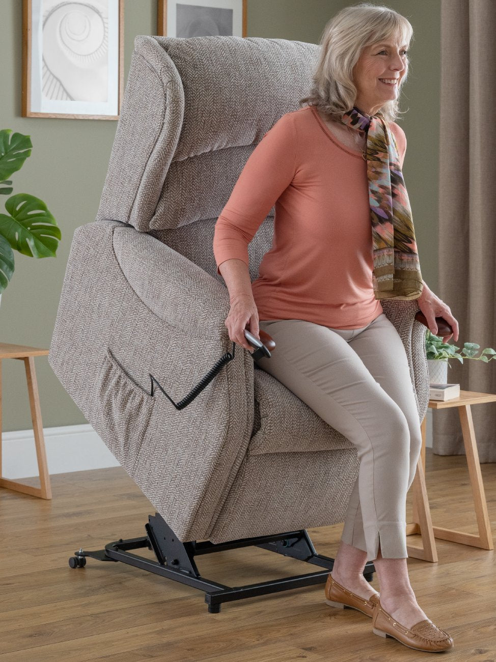 Westbury Grand Riser Recliner Cloud Zero