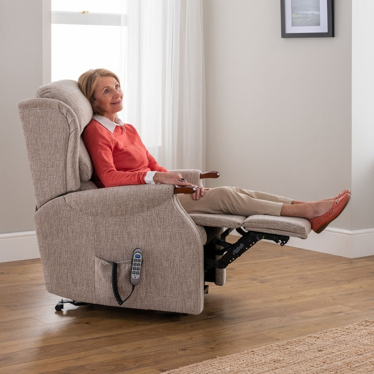 Westbury Petite Recliner Cloud Zero With Head Rest